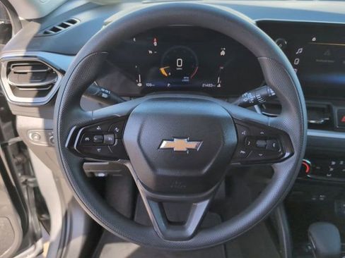 Used 2025 Chevrolet TrailBlazer LS w/ LS Convenience Package FWD image 11