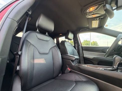 Used 2023 Jeep Compass Latitude AWD/4WD image 13