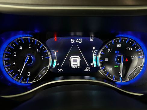 Used 2024 Chrysler Pacifica Touring-L image 17