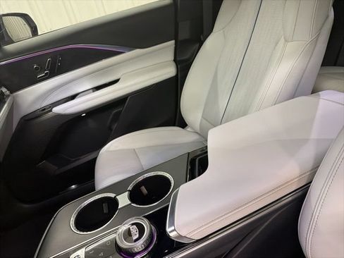 Used 2024 Cadillac Lyriq Luxury RWD image 34
