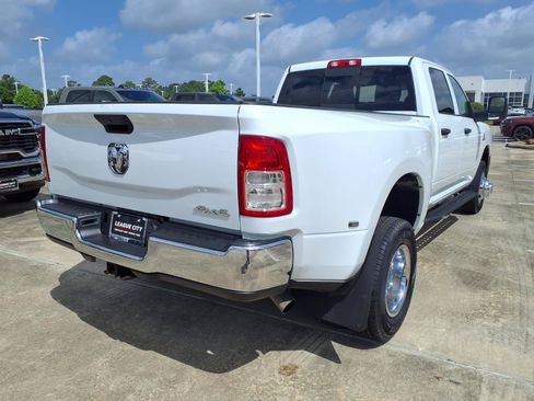 Used 2024 RAM 3500 Tradesman w/ Chrome Appearance Group AWD/4WD image 4