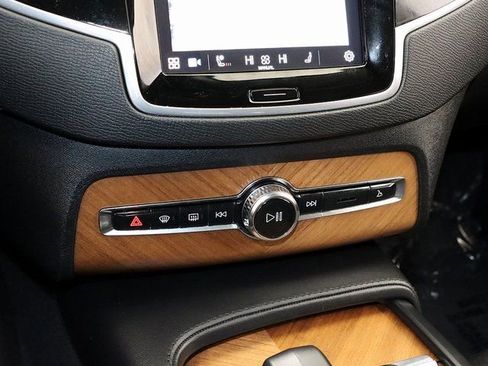 Used 2024 Volvo XC90 B5 Plus image 22