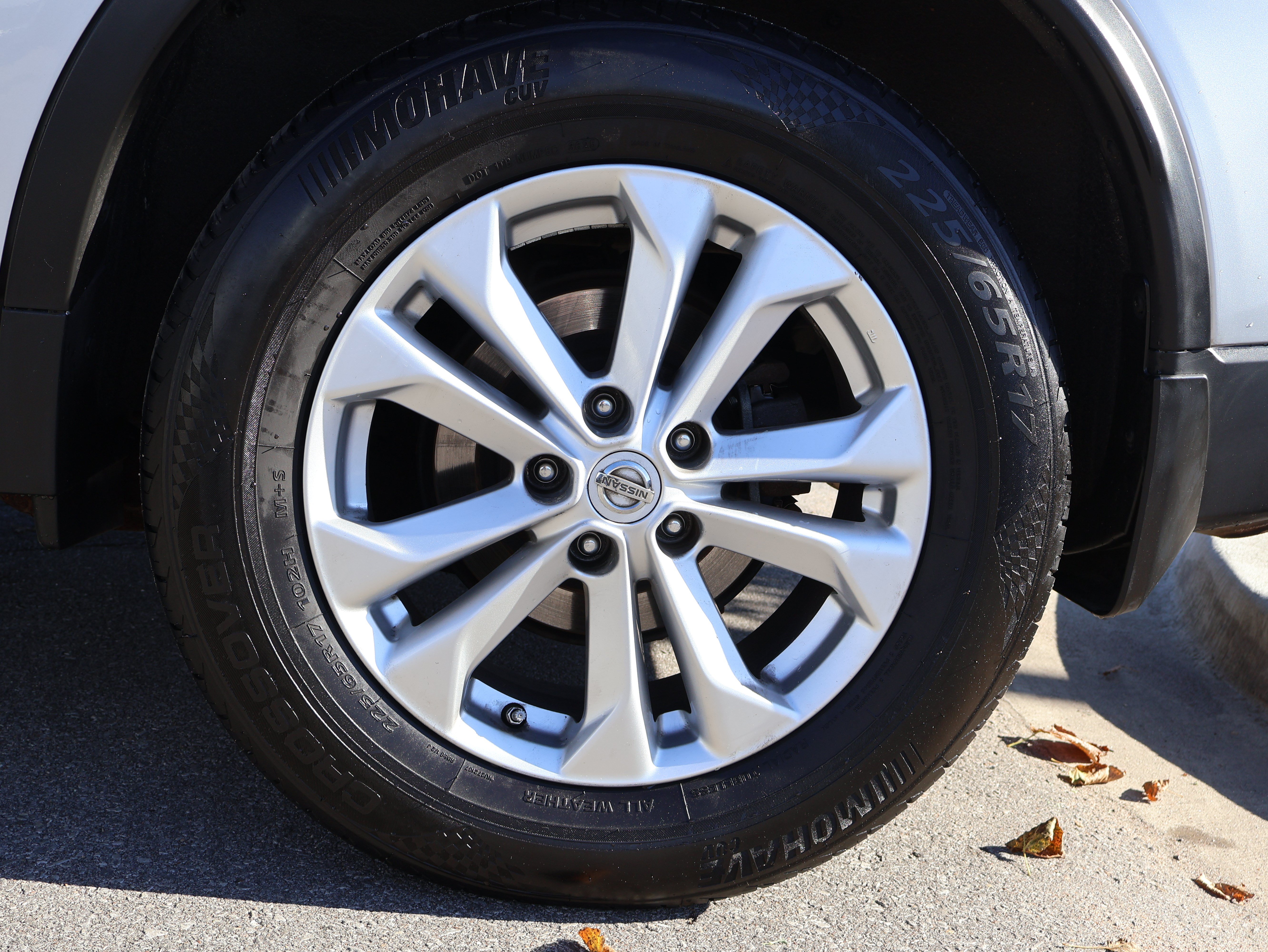 Used 2015 Nissan Rogue SV AWD/4WD image 30