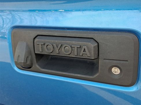 Used 2017 Toyota Tacoma SR5 image 28