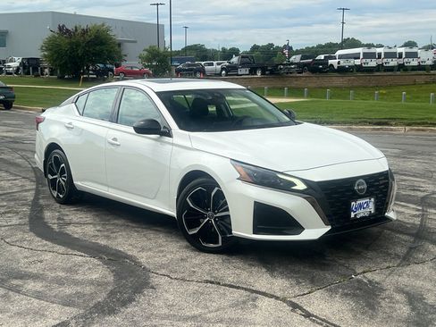 Used 2023 Nissan Altima 2.5 SR AWD/4WD image 5
