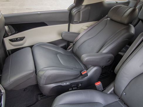 Used 2024 Kia Carnival SX Prestige image 42