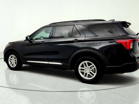 Used 2025 Ford Explorer Active AWD/4WD image 7