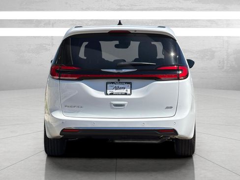 New 2026 Chrysler Pacifica Select image 6