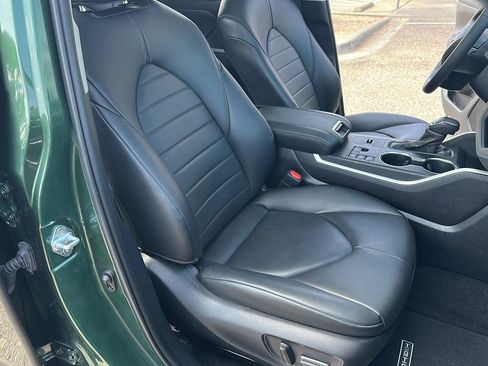 Used 2023 Toyota Highlander XLE image 16