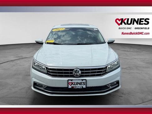 Used 2017 Volkswagen Passat 1.8T SE FWD image 4