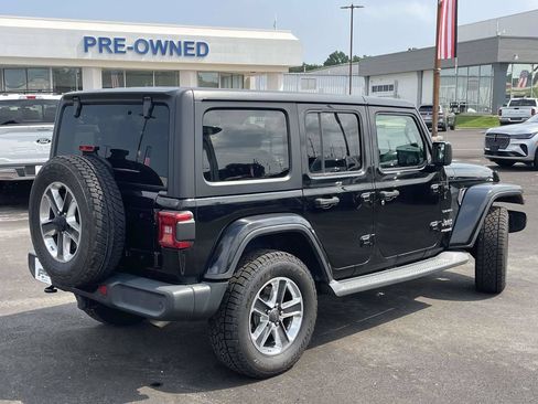 Used 2018 Jeep Wrangler Unlimited Sahara AWD/4WD image 3