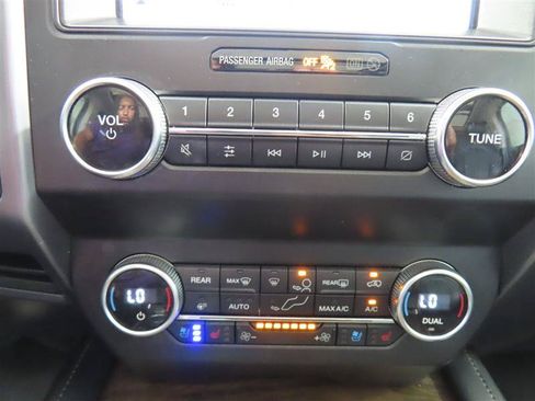Used 2019 Ford Expedition Platinum AWD/4WD image 32
