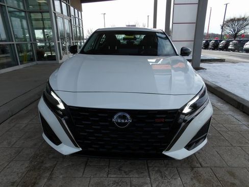 Certified 2023 Nissan Altima 2.0 SR image 2