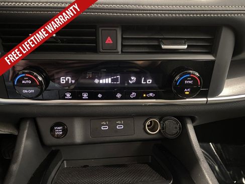 Used 2025 Nissan Rogue SV FWD image 34