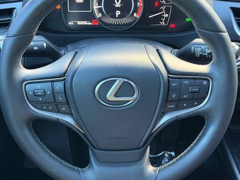 Used 2022 Lexus UX 200 w/ Premium Package FWD image 15