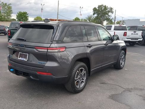 Used 2023 Jeep Grand Cherokee Trailhawk w/ Luxury Tech Group III AWD/4WD image 6