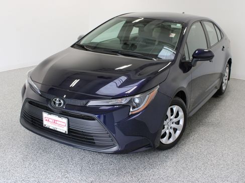 Used 2025 Toyota Corolla LE FWD image 2