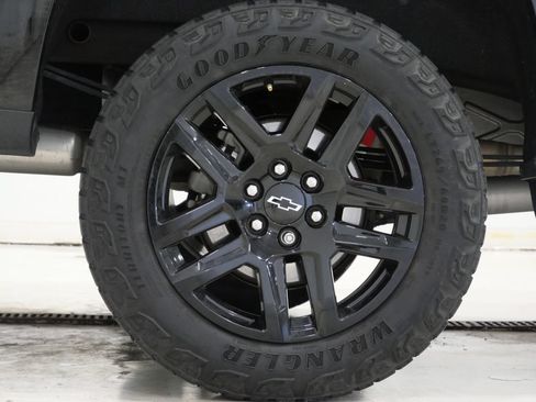 Used 2021 Chevrolet Silverado 1500 LT Trail Boss w/ Convenience Package II AWD/4WD image 8