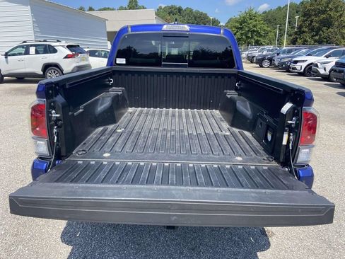 Used 2023 Toyota Tacoma TRD Off-Road w/ Technology Package AWD/4WD image 9