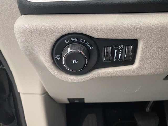 Used 2023 Chrysler Pacifica Touring-L FWD image 15