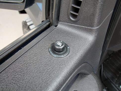 Used 2013 Ford F150 Raptor w/ Luxury Equipment Group image 21