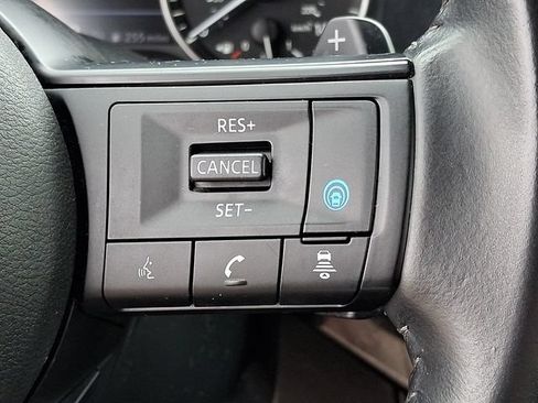 Used 2024 Nissan Pathfinder SV FWD image 23