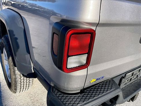 Used 2020 Jeep Gladiator Sport w/ Quick Order Package 24S image 29