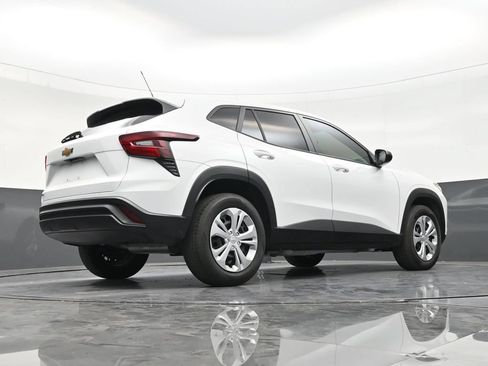 Used 2026 Chevrolet Trax LS FWD image 24