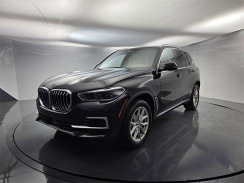Used 2023 BMW X5 xDrive40i w/ Executive Package image 4