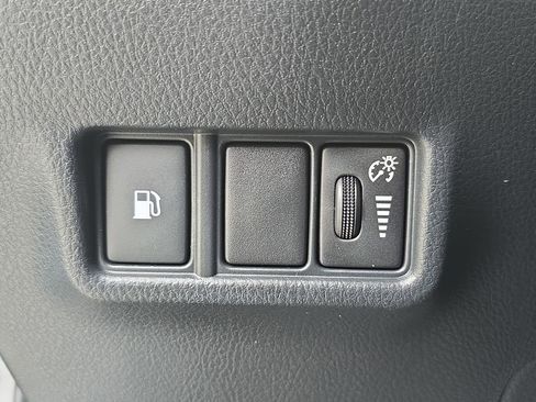Used 2022 Toyota C-HR Limited FWD image 27