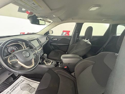 Used 2015 Jeep Cherokee Latitude w/ Cold Weather Group image 10