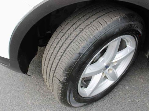 Used 2018 Ford Explorer XLT w/ Equipment Group 202A image 17