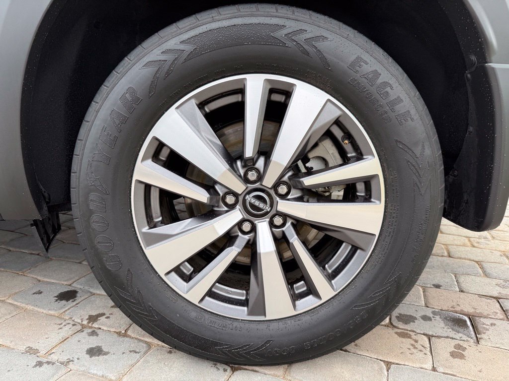 Used 2023 Nissan Pathfinder SL w/ Lighting Package (N92) FWD image 9