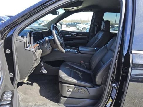 Used 2024 Cadillac Escalade Luxury image 4