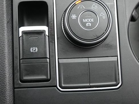 Used 2018 Volkswagen Atlas Launch Edition AWD/4WD image 22