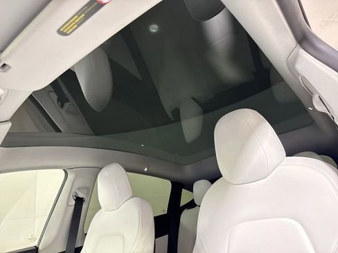 Used 2022 Tesla Model Y Performance image 17