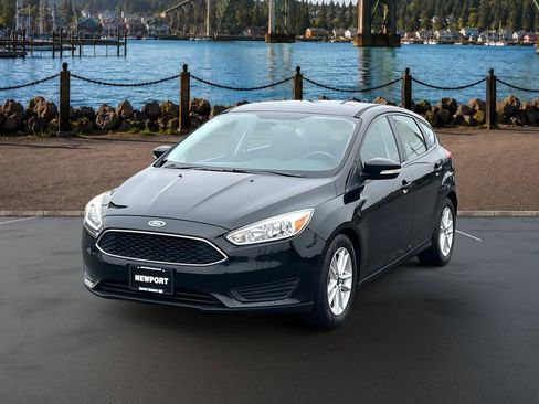 Used 2017 Ford Focus SE FWD image 4
