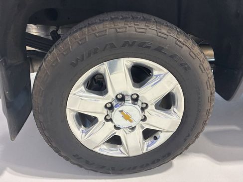 Used 2023 Chevrolet Silverado 2500 LTZ AWD/4WD image 4