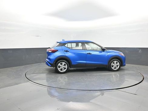 Used 2023 Nissan Kicks S FWD image 8