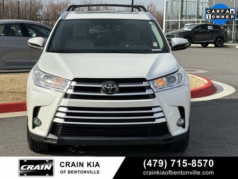 Used 2017 Toyota Highlander XLE image 2