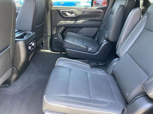 New 2023 GMC Yukon SLT w/ SLT Luxury Package AWD/4WD image 21