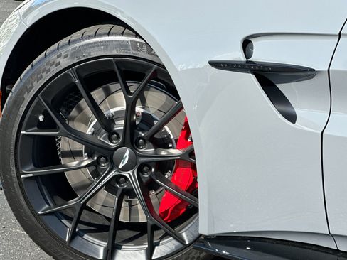 Used 2026 Aston Martin V8 Vantage Coupe RWD image 9