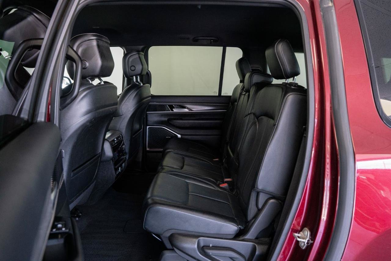 Used 2024 Jeep Wagoneer L Series III w/ Flexible Seating Group AWD/4WD image 10