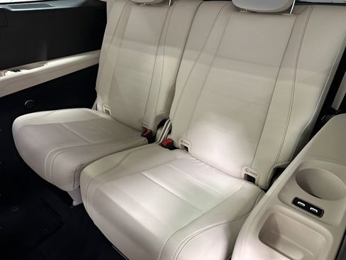 Certified 2025 Mercedes-Benz GLS 450 4MATIC image 33