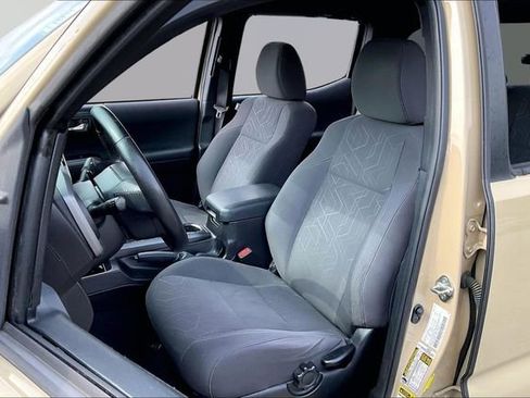 Used 2016 Toyota Tacoma TRD Off-Road w/ Towing Package image 15