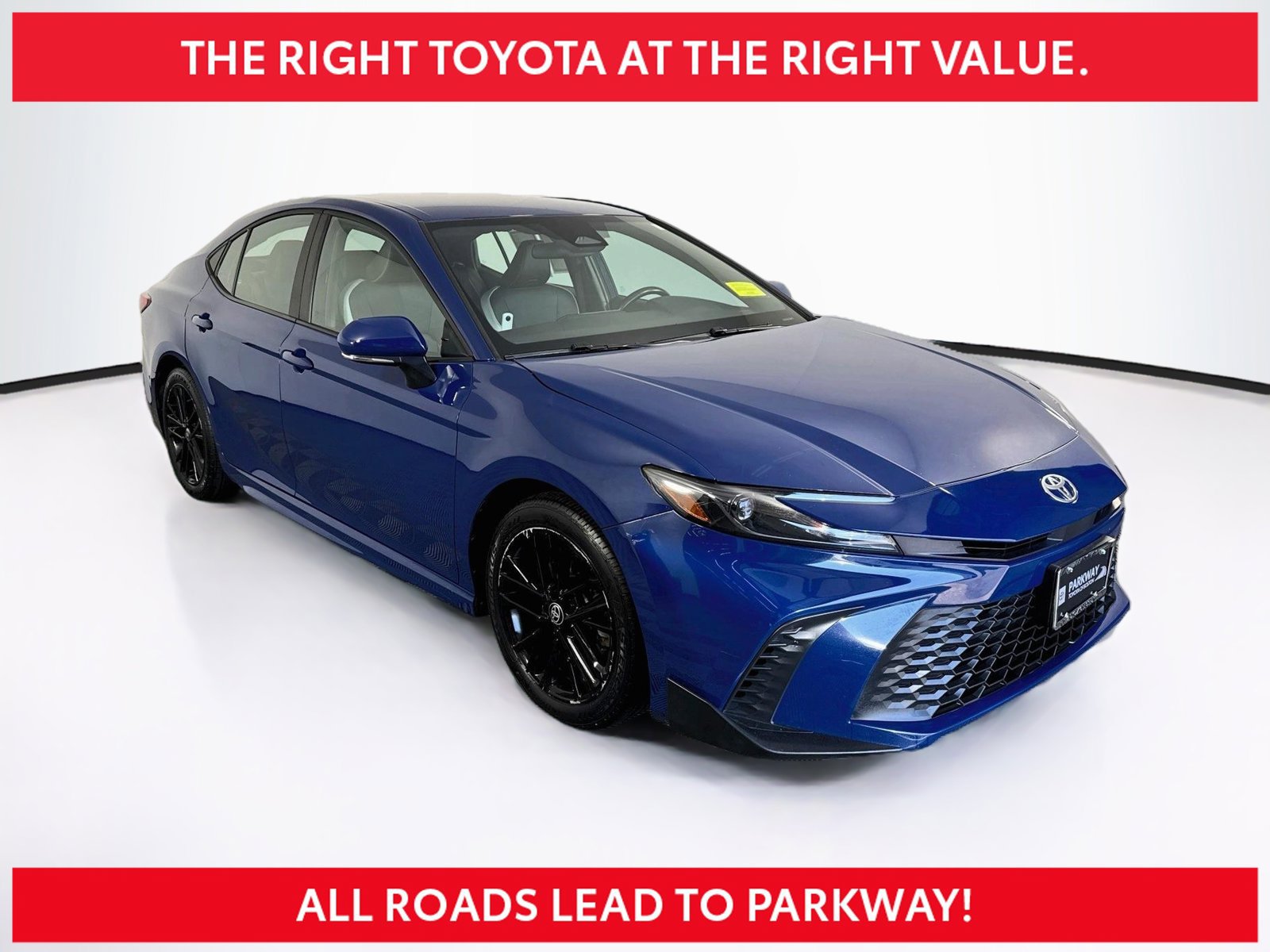 Used 2025 Toyota Camry SE FWD image 1