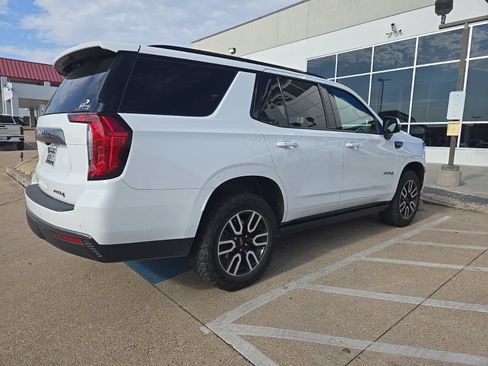 Used 2023 GMC Yukon AT4 w/ Technology Package AWD/4WD image 4