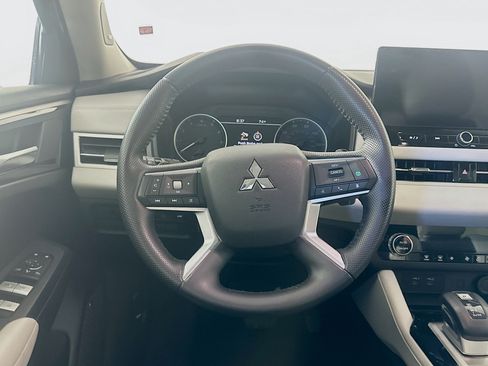 Used 2025 Mitsubishi Outlander SE AWD/4WD image 18