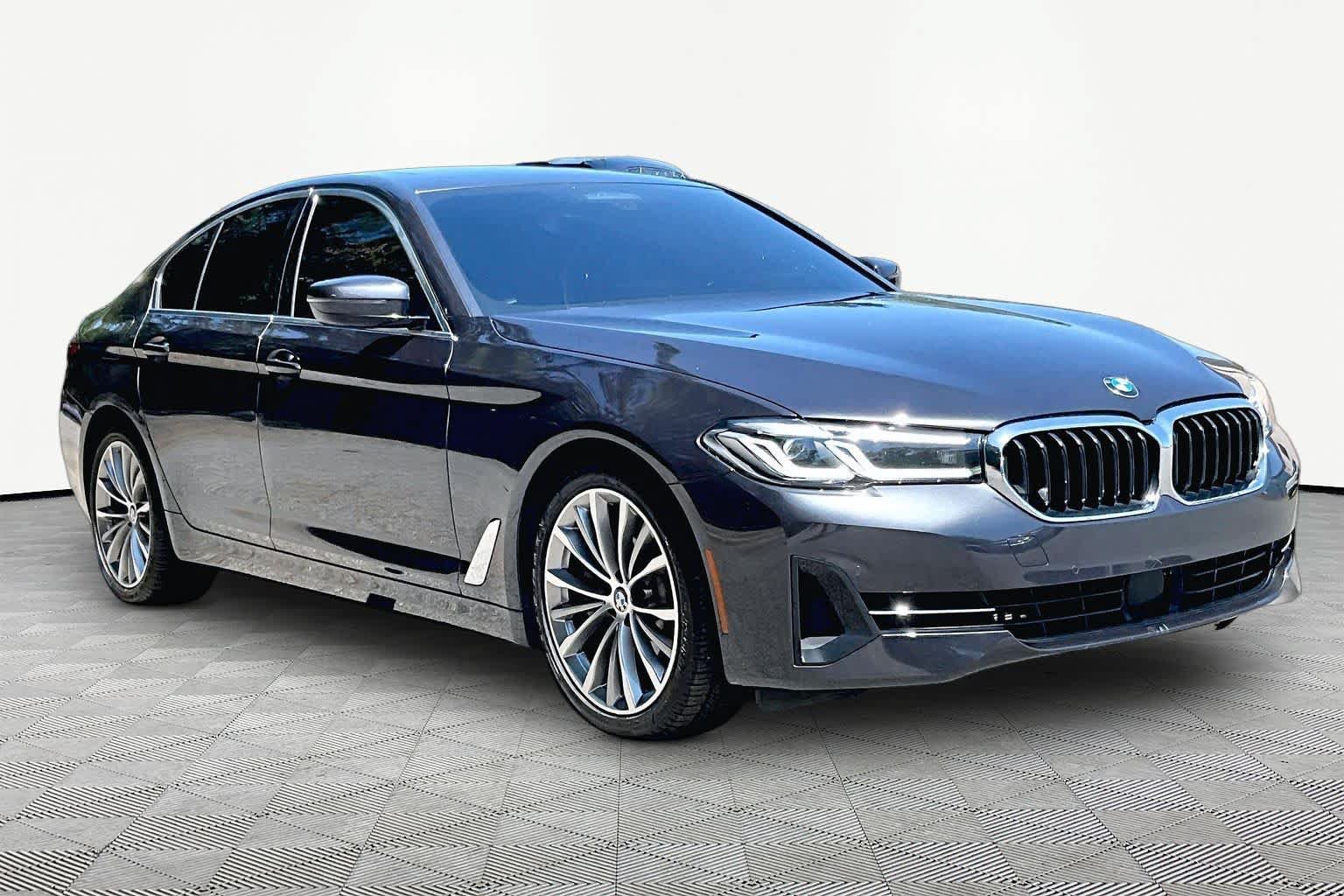 Used 2022 BMW 530i w/ Premium Package RWD image 3