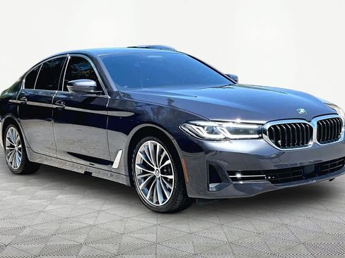 Used 2022 BMW 530i w/ Premium Package RWD image 3